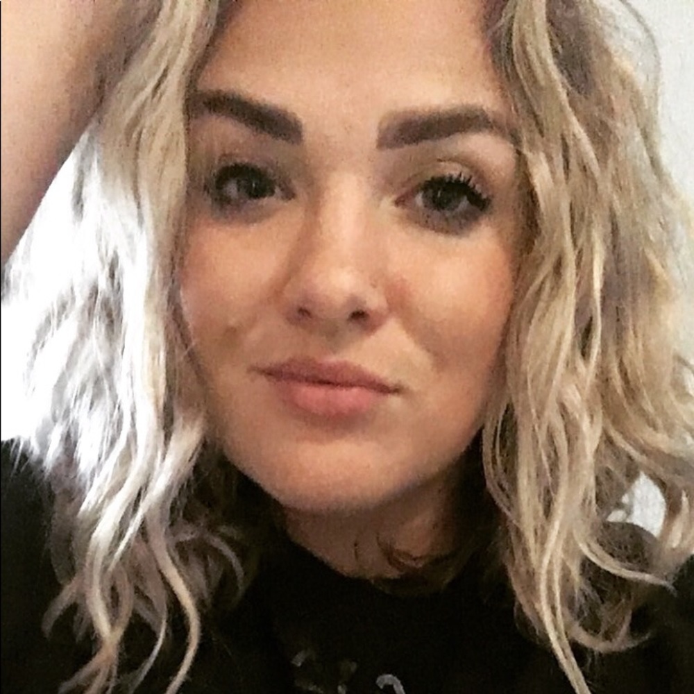 Meet your Posher, Courtney